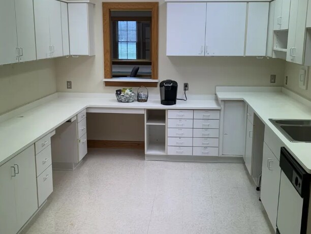 More Photos Of W62N225 Washington Ave, Cedarburg Medical For Lease