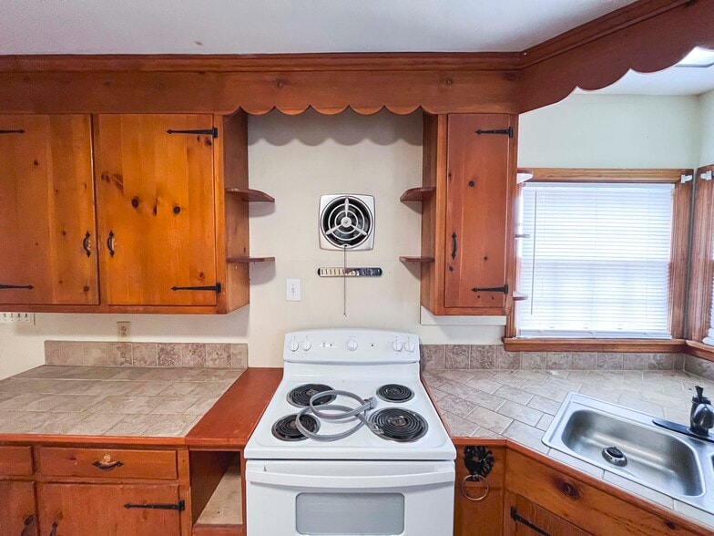 More Photos Of 1001 E Lynchburg Salem Tpke, Bedford Office For Sale