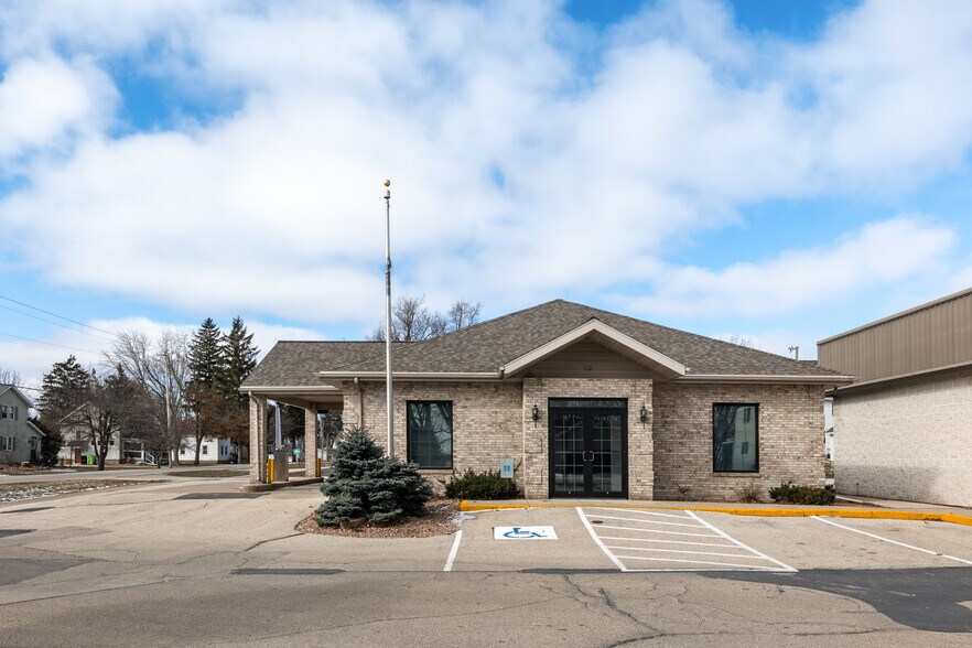 More Photos Of 102 S Woodward St, Brandon Service Station For Sale