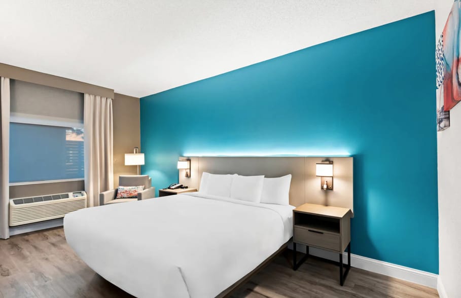 More Photos Of 410 5th St SW, Mason City Hotel For Sale