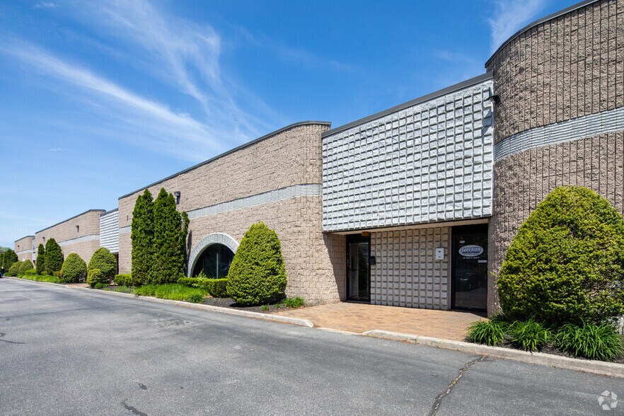 More Photos Of 331 Dante Ct, Holbrook Warehouse For Lease