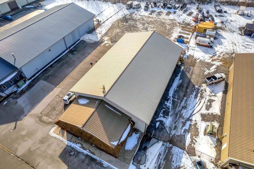 More Photos Of 403 Industrial Dr, Griffith Service For Sale