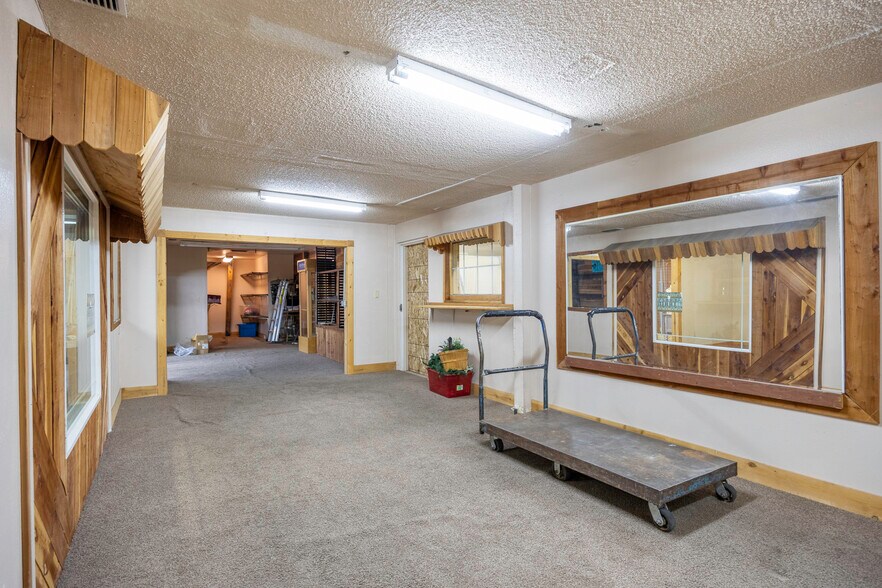 More Photos Of 655 W Cottonwood Ln, Casa Grande Showroom For Sale