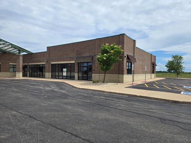 More Photos Of 380 Eagle Dr, Rochelle Freestanding For Lease