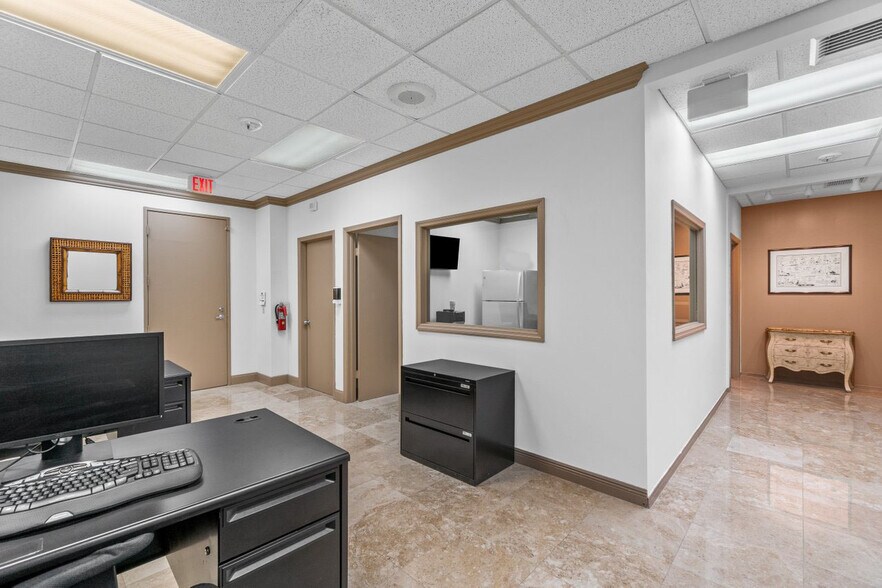 More Photos Of 3333 W Commercial Blvd, Fort Lauderdale Medical For Sale