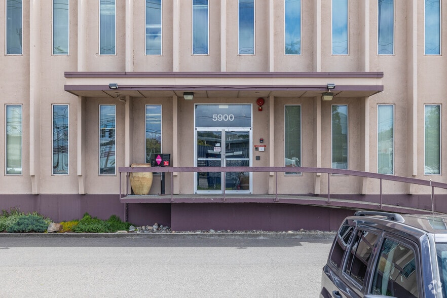 More Photos Of 411 S Fidalgo St, Seattle Industrial For Sale