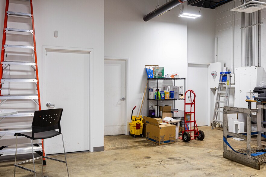 More Photos Of 5700-5760 Hopkins Rd, Richmond Storefront For Lease