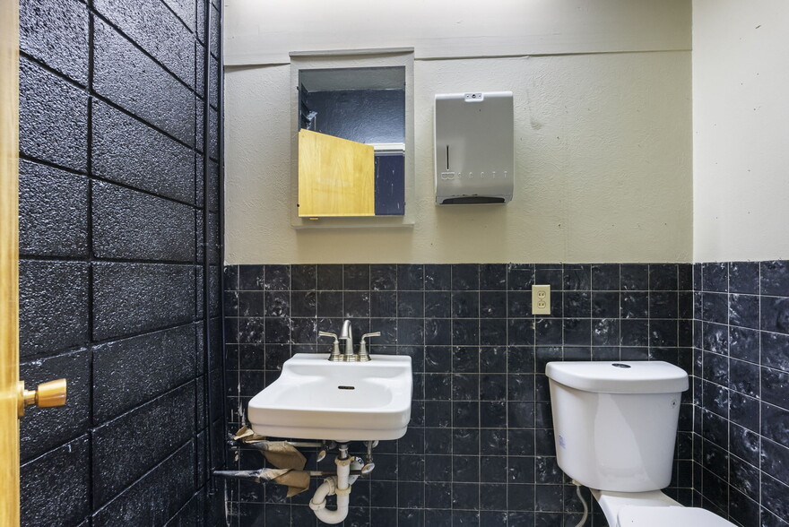 More Photos Of 710-712 S Tejon St, Colorado Springs Office For Sale