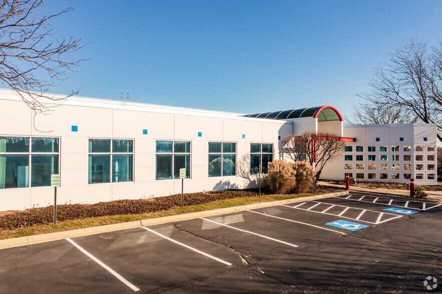 Primary Photo Of 265 Spring Lake Dr, Itasca Showroom For Lease