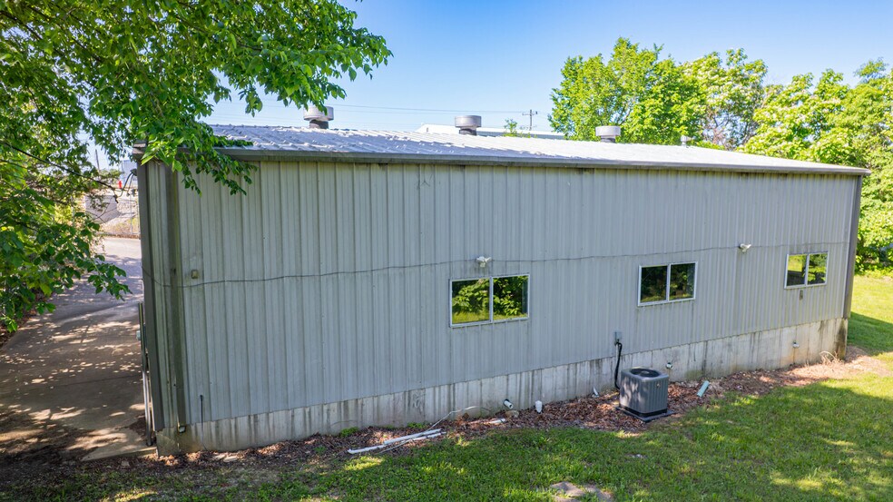 More Photos Of 414 Highway 42, Osage Beach Flex For Lease