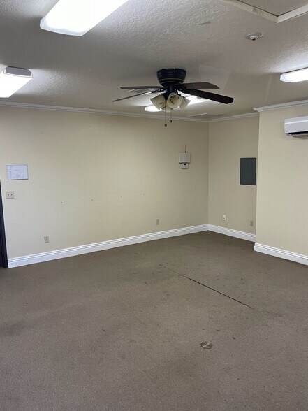 More Photos Of 15260 Anacapa Rd, Victorville Showroom For Lease