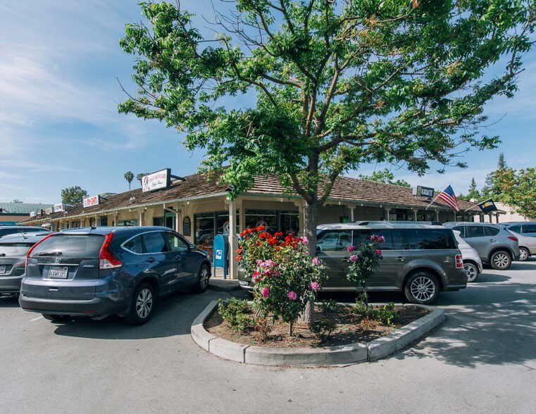 More Photos Of 2655-2675 Middlefield Rd, Palo Alto Storefront Retail Office For Lease