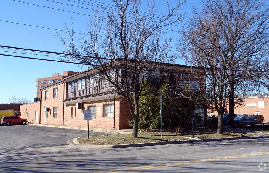 More Photos Of 326 N Stonestreet Ave, Rockville Flex For Lease