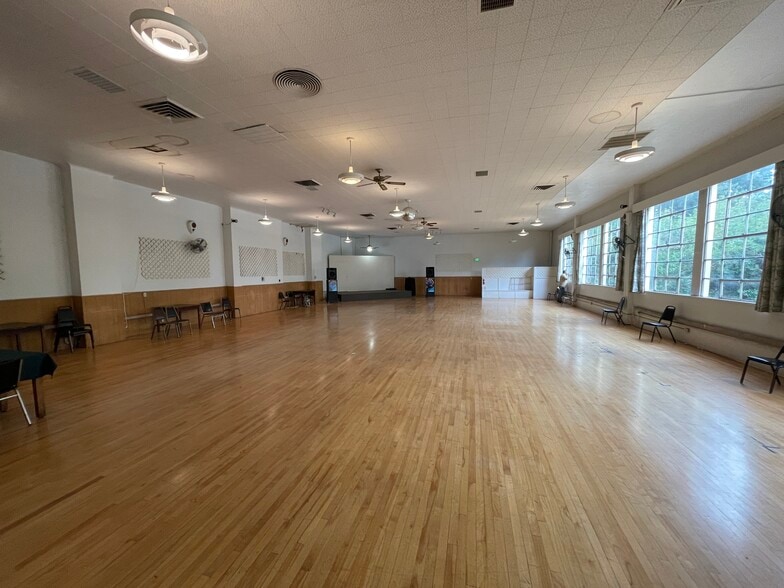 More Photos Of 725 Shipping St NE, Salem Lodge Meeting Hall For Sale