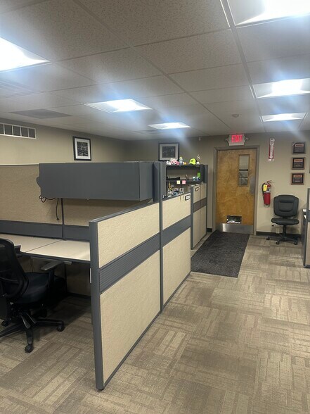 More Photos Of 1506 W Luthy Dr, Peoria Light Manufacturing For Sale