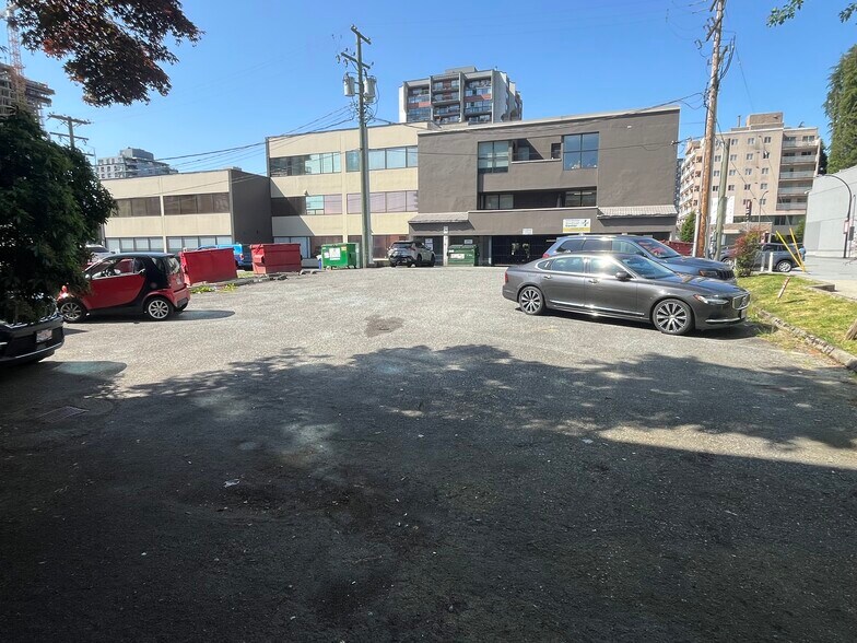 More Photos Of 132 14th St E, North Vancouver Office For Sale