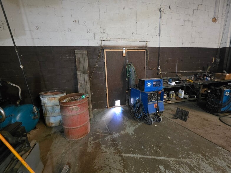 More Photos Of 220 Madison st, Webb City Industrial For Sale