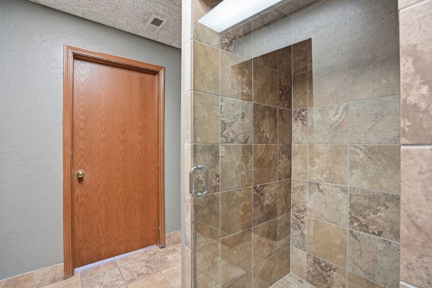 More Photos Of 14220 S Meridian Ave, Oklahoma City Warehouse For Sale