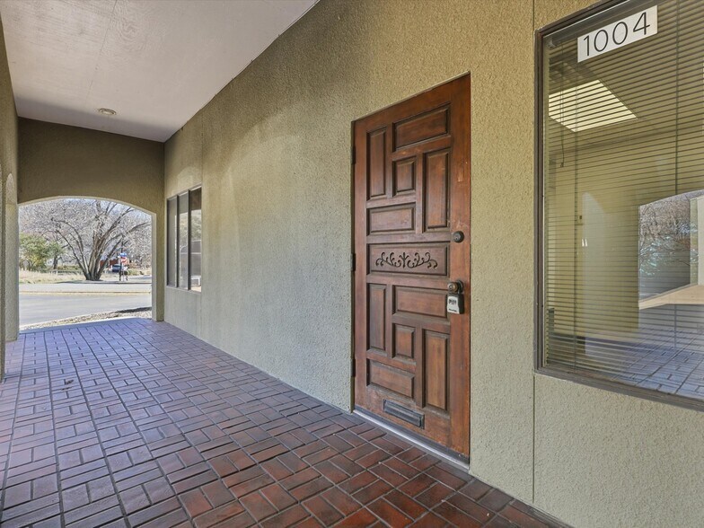 More Photos Of 1006 N Bowen Rd, Arlington Office For Lease