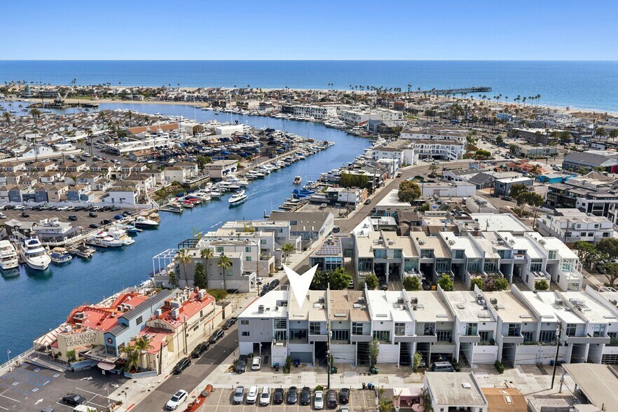 More Photos Of 517 30th St, Newport Beach Freestanding For Sale