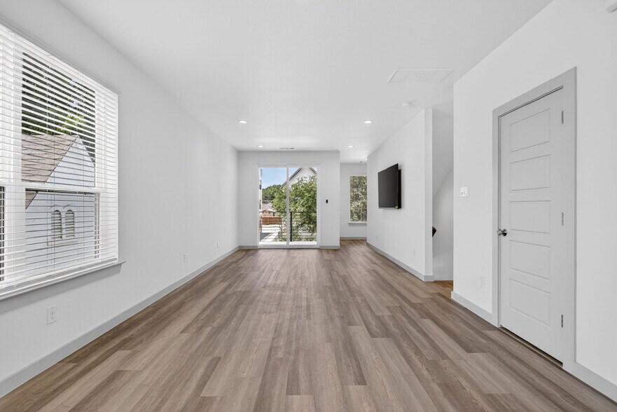 More Photos Of 3133 Cockrell Ave, Fort Worth Apartments For Sale