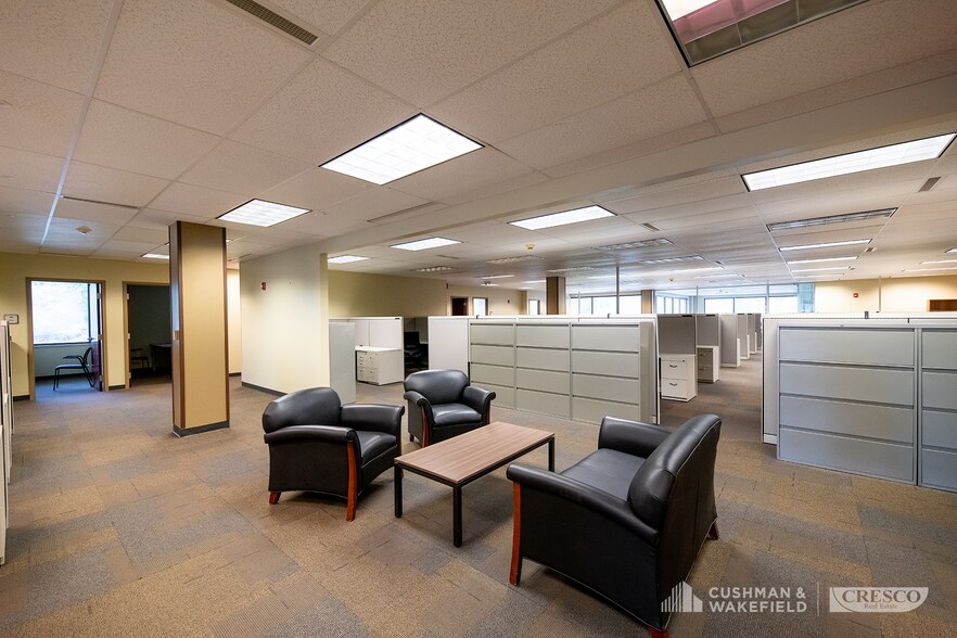 More Photos Of 300 Executive Pky W, Hudson Office For Lease