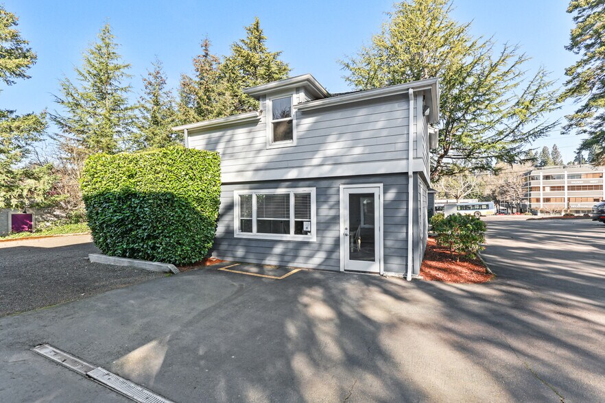 More Photos Of 6500 SW Beaverton-Hillsdale Hwy, Portland Office For Sale