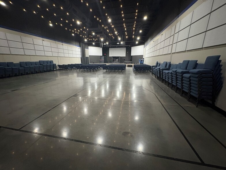 More Photos Of 1455 E 2nd St, Franklin Freestanding For Lease