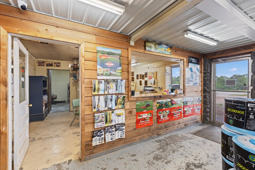 More Photos Of 60 US-54 Hwy, El Dorado Springs General Retail For Sale