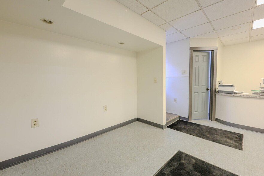 More Photos Of 380 S Main St, De Graff Light Manufacturing For Sale