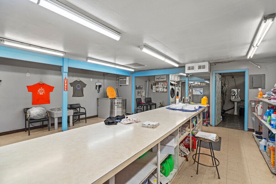 More Photos Of 120 S Hussey Ave, Cave Junction Specialty For Sale