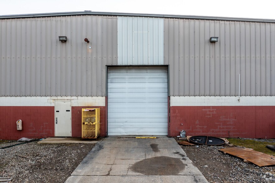 More Photos Of 22-24 Riverview Dr, Marlboro Warehouse For Lease