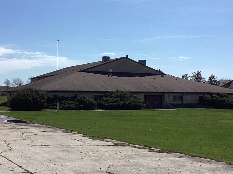 More Photos Of 2525 Oakwood Rd, Oak Creek Schools For Sale