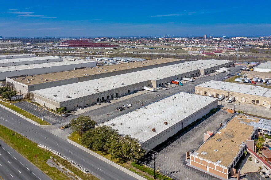 More Photos Of 3331-3347 N Panam Expy, San Antonio Distribution For Lease