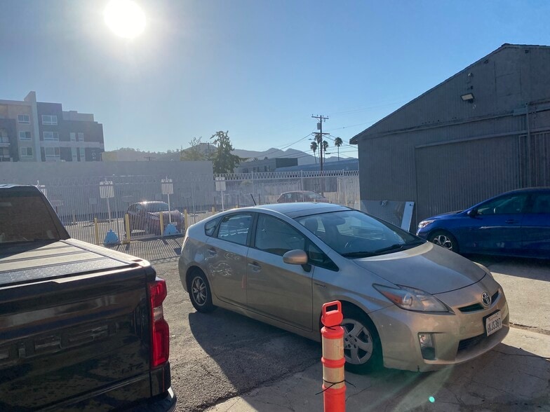 More Photos Of 414 Fernando Ct, Glendale Warehouse For Lease