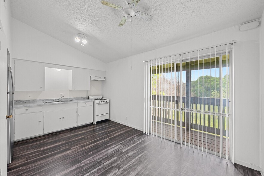 More Photos Of 2115 Goodrich Ave, Austin Apartments For Sale