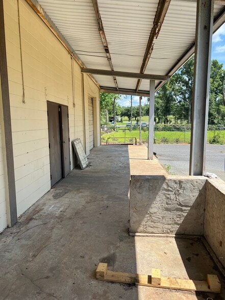 More Photos Of 3485 S Monroe St, Tallahassee Showroom For Lease
