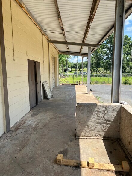 More Photos Of 3485 S Monroe St, Tallahassee Showroom For Sale