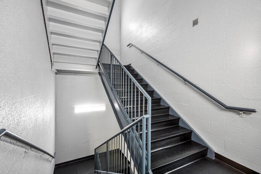 More Photos Of 6801 E Hillsborough Ave, Tampa Office Residential For Sale