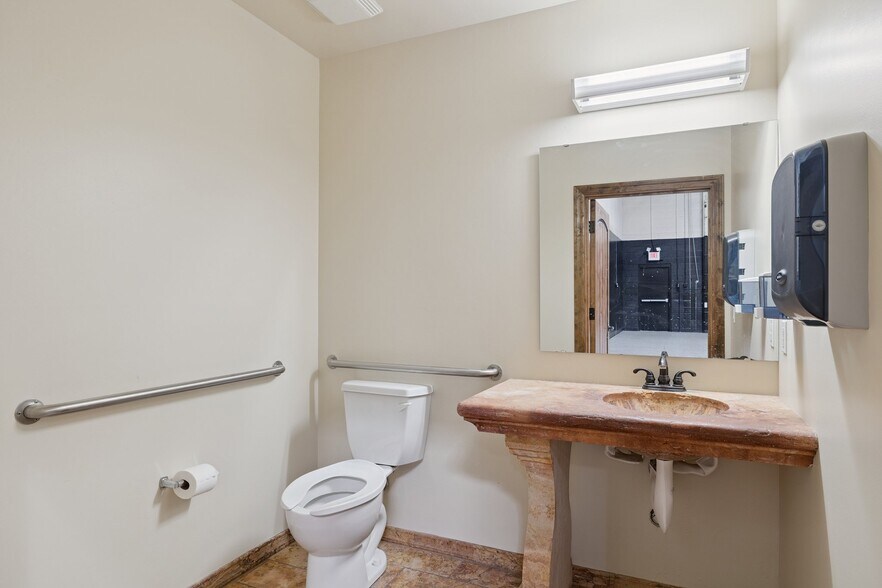 More Photos Of 9096 E Bahia Dr, Scottsdale Showroom For Lease