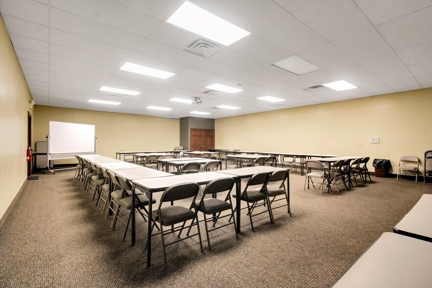 More Photos Of 2425 Medina Rd, Medina Office For Lease