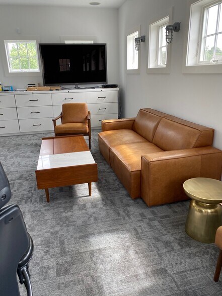 More Photos Of 11 Rector St, Sag Harbor Office Residential For Lease