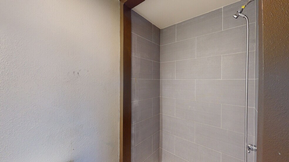 More Photos Of 10901 MacArthur Blvd, Oakland Office For Lease