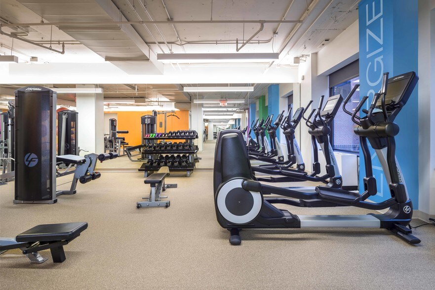 More Photos Of 650 Massachusetts Ave NW, Washington Office For Lease