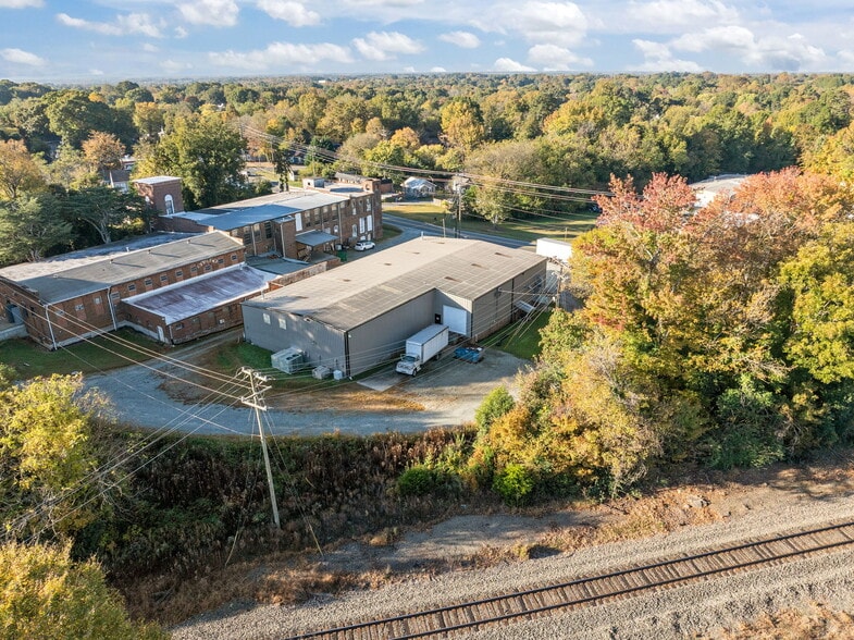 More Photos Of 913 Washington St, Graham Manufacturing For Sale