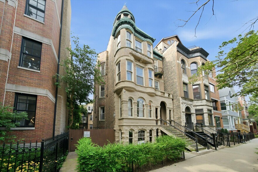 More Photos Of 905 W Fletcher St, Chicago Apartments For Sale