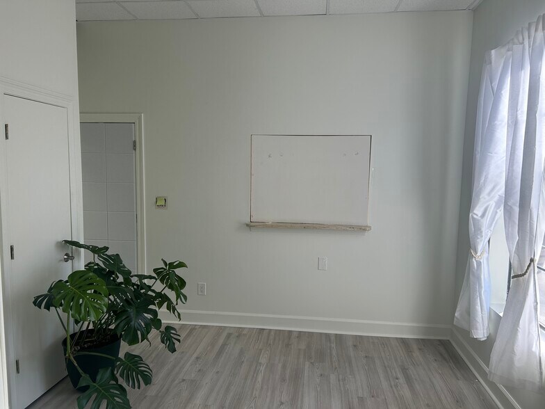 More Photos Of 101 Mattie M Kelly Blvd, Destin Light Distribution For Lease