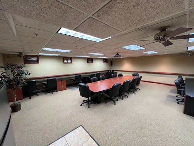 More Photos Of 707 Ridgeview Dr, McHenry Flex For Sale