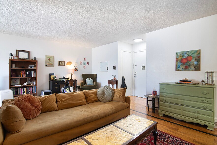 More Photos Of 439 S Hobart Blvd, Los Angeles Apartments For Sale