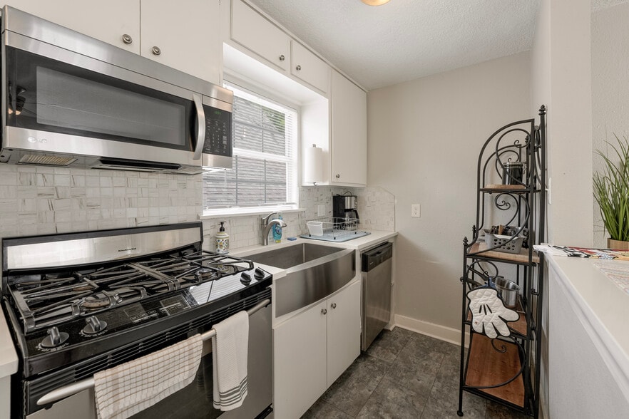 More Photos Of 3312 Crawford St, Houston Apartments For Sale